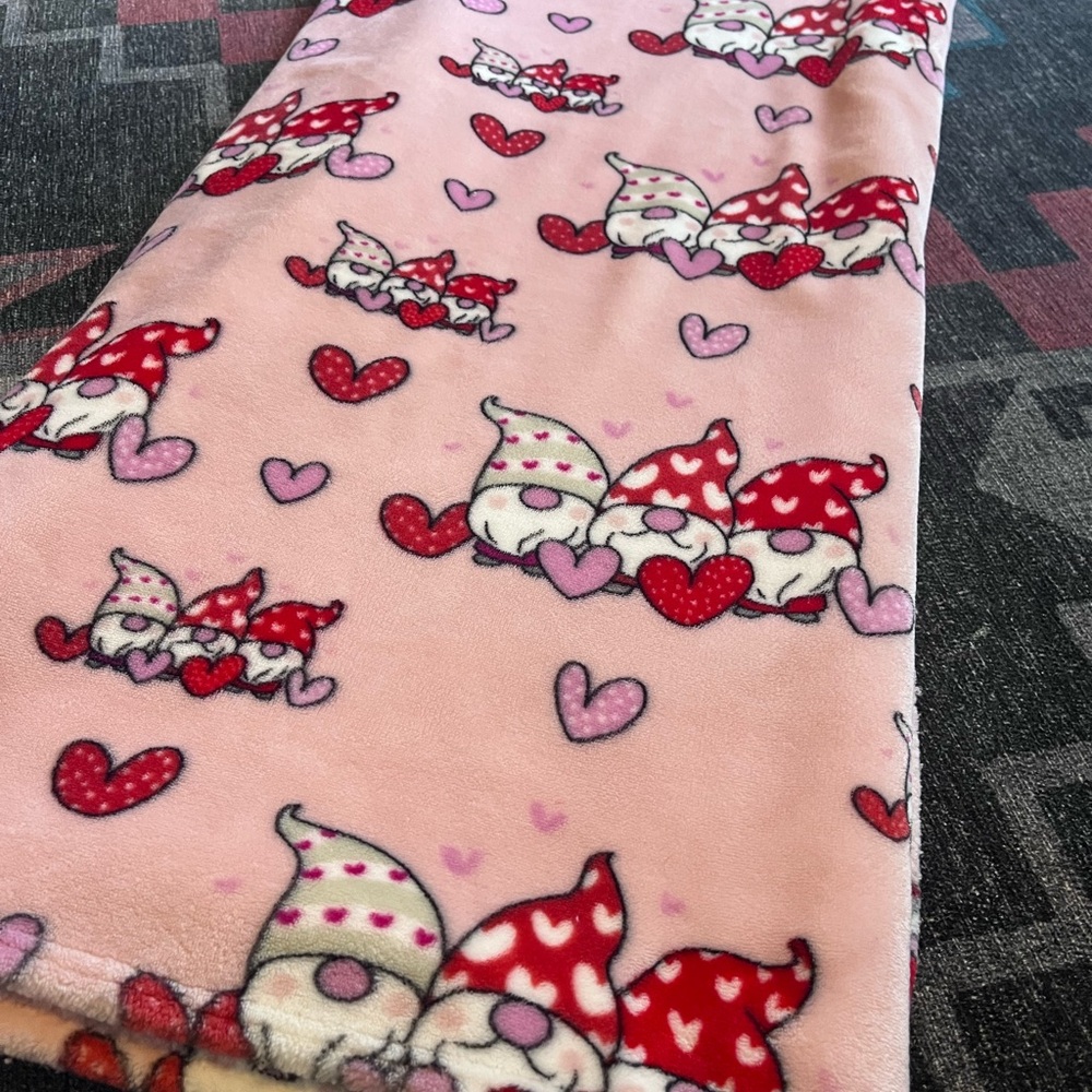 Aldi Valentine’s Gnome Blanket 50”x70”